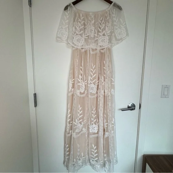 XS NWT Baltic Born Maxi Dress Off White Cream Lace Maxi Guinevere Off Shoulder - Picture 16 of 16